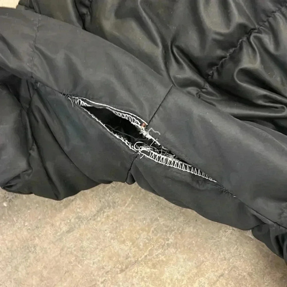 Old navy knee lenght puffer coat - Picture 9 of 9